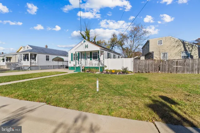 a front view of house with yard