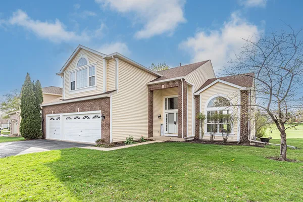 $595,000 | 1171 Heavens Gate, Lake In The Hills, IL 60156