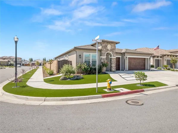 $985,000 | 1734 North Pk Avenue, Clovis, CA 93619