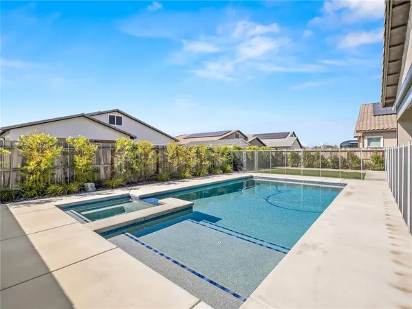 $985,000 | 1734 North Pk Avenue, Clovis, CA 93619