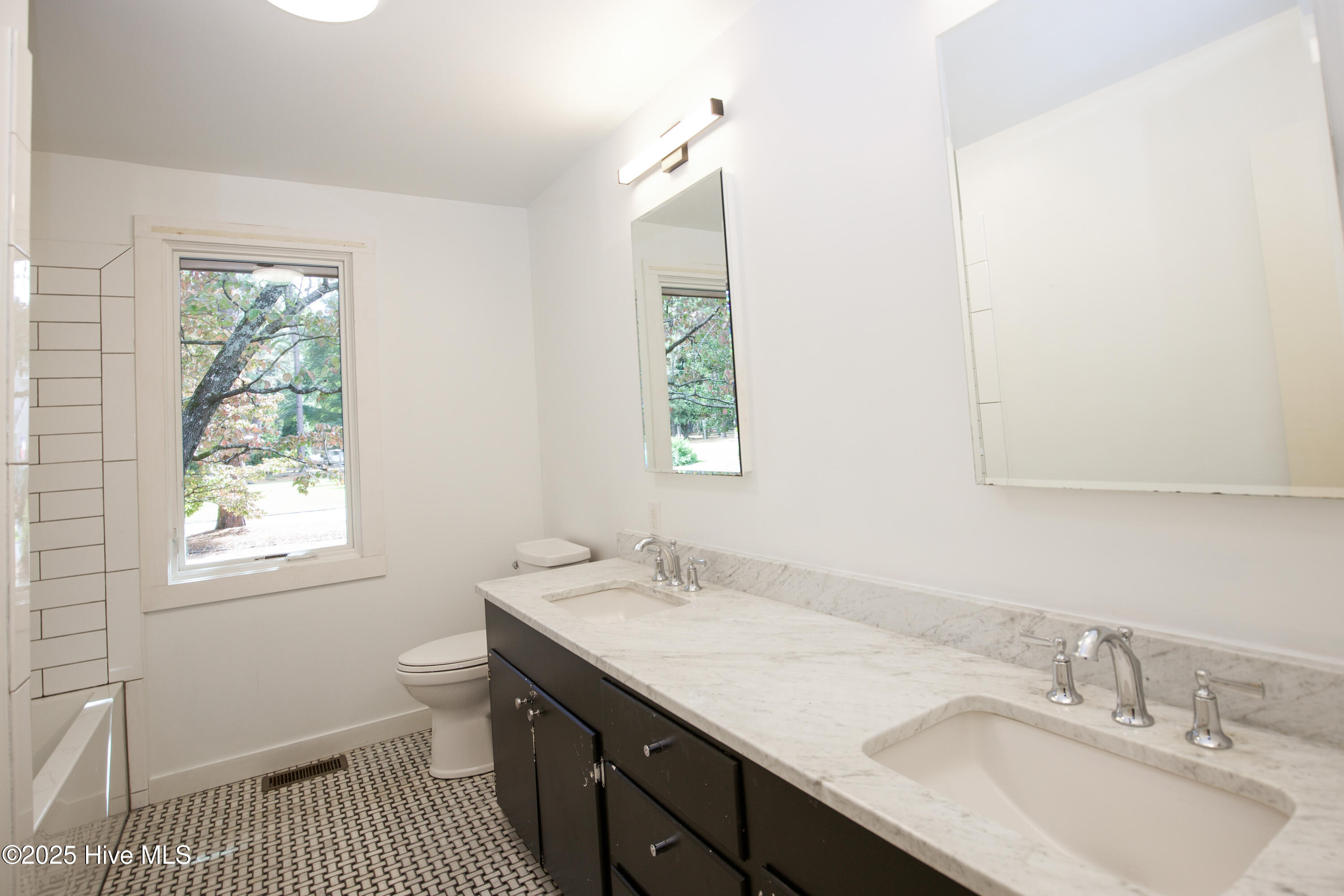 100 Beaver Lane Pinehurst, NC 28374 - Photo 31 of 51 Hall bathroom