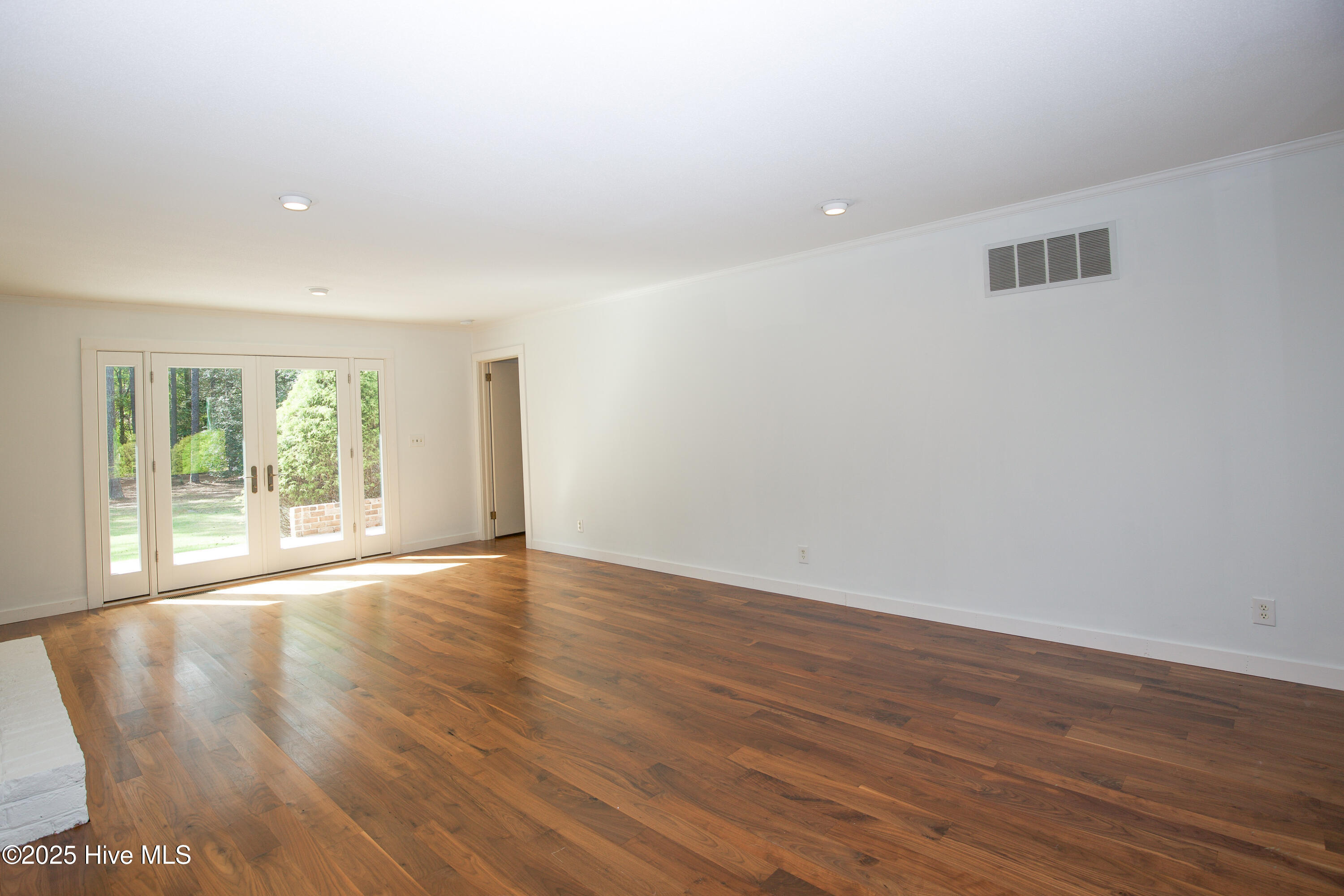 100 Beaver Lane Pinehurst, NC 28374 - Photo 4 of 51 Living room