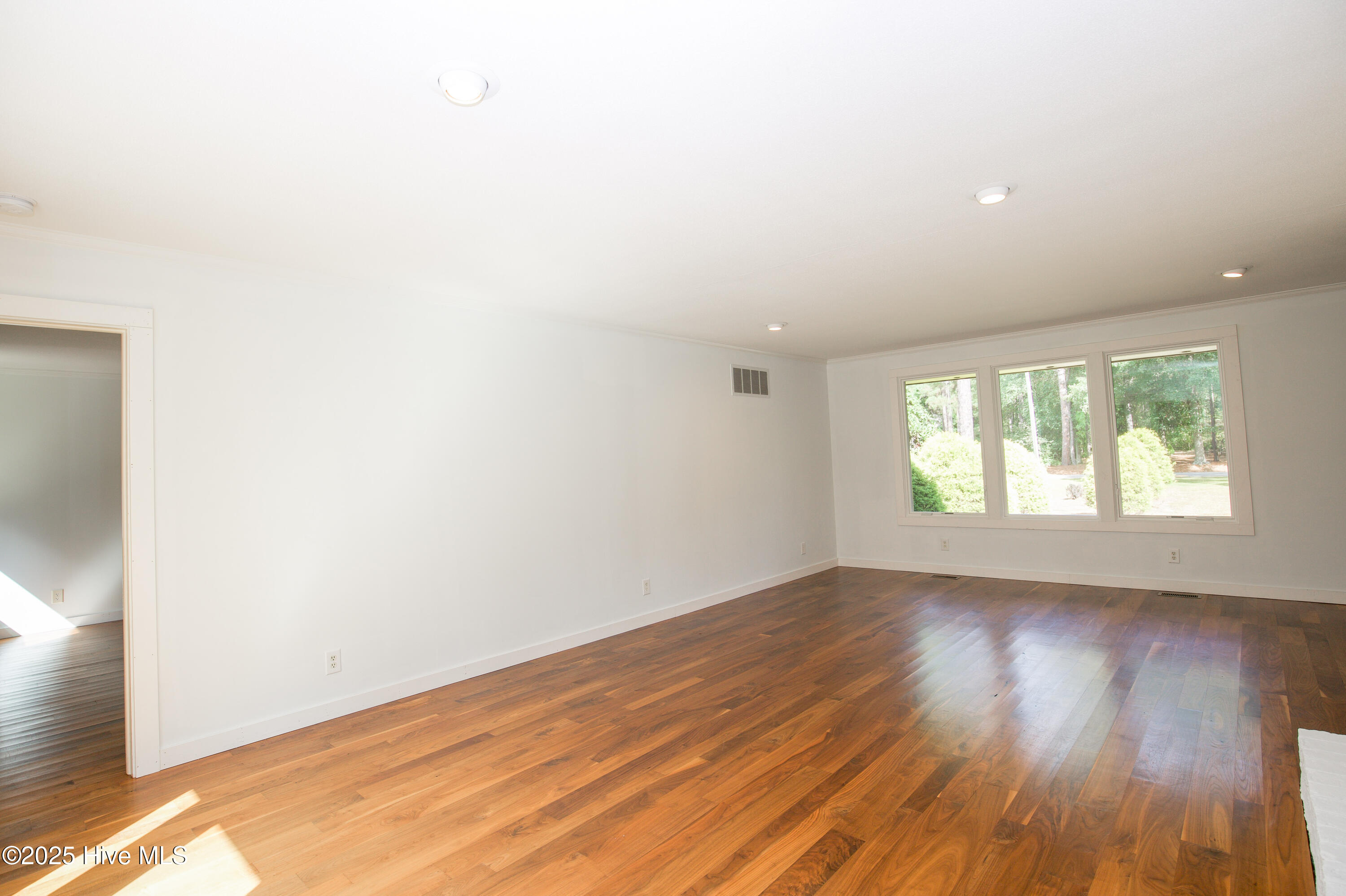100 Beaver Lane Pinehurst, NC 28374 - Photo 5 of 51 Living room
