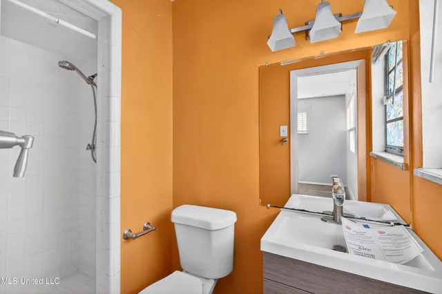 $186,500 | 719 Holly Hills Drive, Biloxi, MS 39532