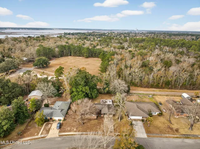 $186,500 | 719 Holly Hills Drive, Biloxi, MS 39532