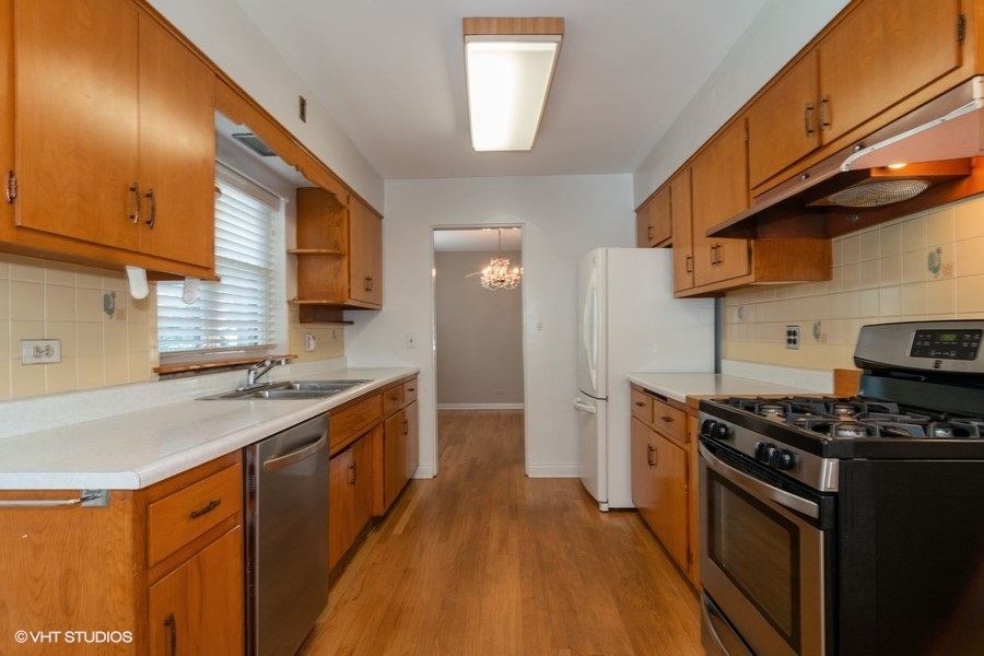 136 East Madison Street Elmhurst, IL 60126 - Photo 3 of 10
