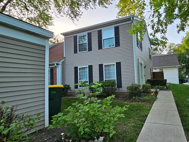 $300,000 | 16 Forest Lane, Cary, IL 60013
