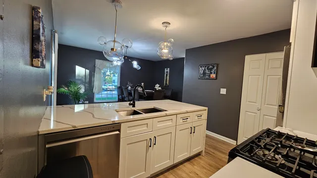 $300,000 | 16 Forest Lane, Cary, IL 60013