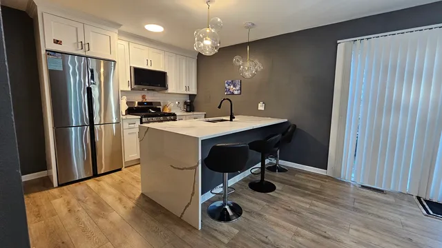 $300,000 | 16 Forest Lane, Cary, IL 60013