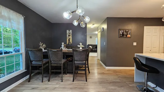 $300,000 | 16 Forest Lane, Cary, IL 60013