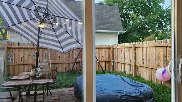 $300,000 | 16 Forest Lane, Cary, IL 60013