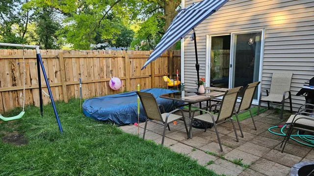 $300,000 | 16 Forest Lane, Cary, IL 60013