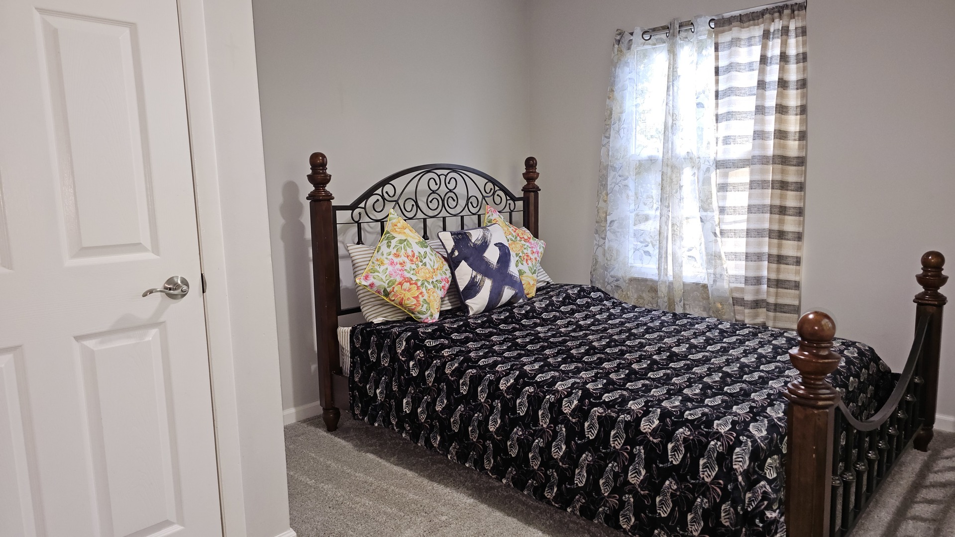 16 Forest Lane Cary, IL 60013 - Photo 30 of 50 a bedroom with a bed and a window