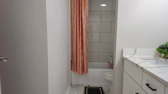 $300,000 | 16 Forest Lane, Cary, IL 60013