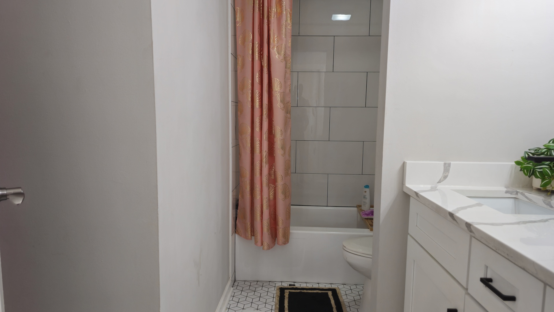 16 Forest Lane Cary, IL 60013 - Photo 35 of 50 a bathroom with a sink toilet and tub