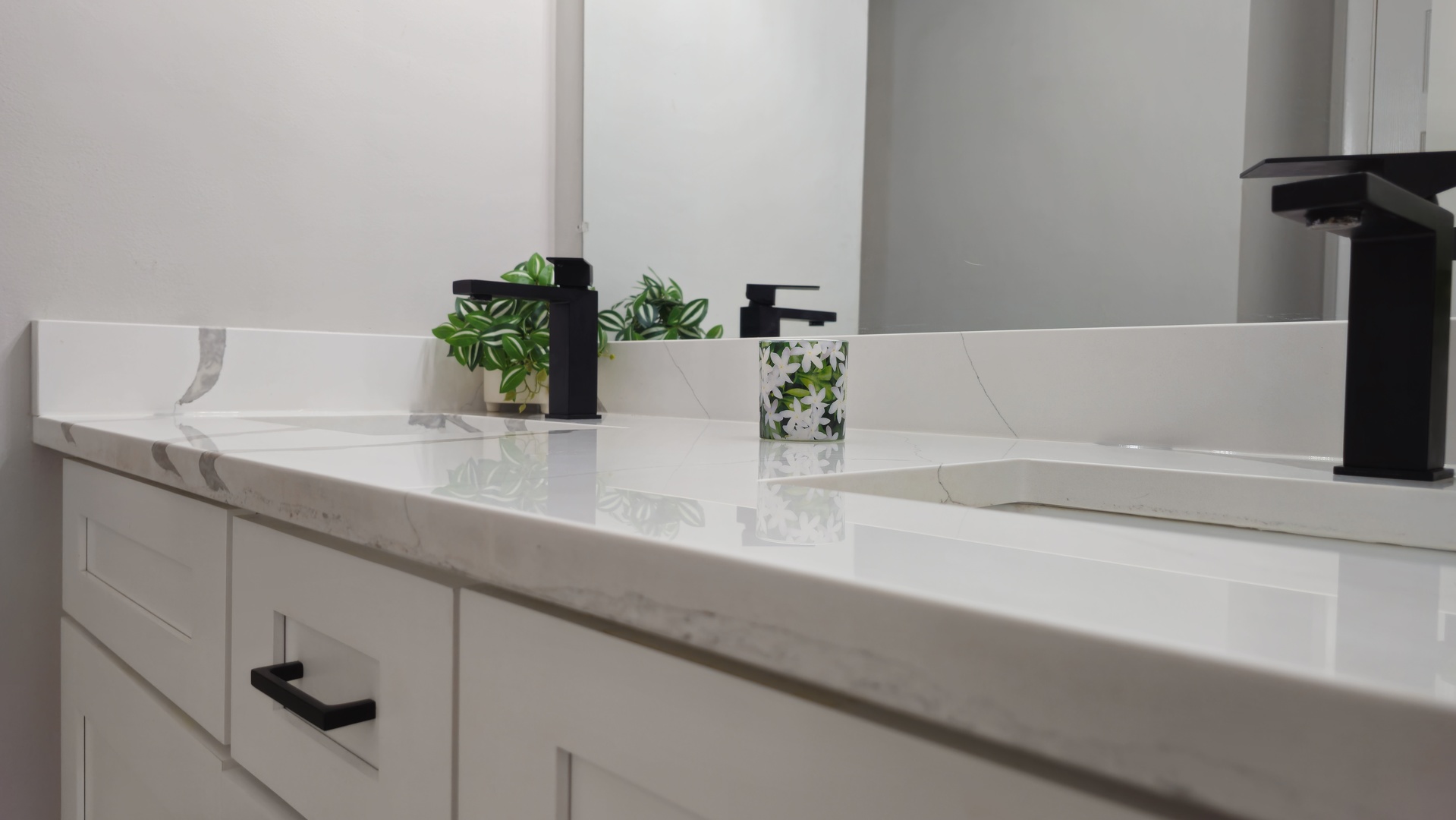 16 Forest Lane Cary, IL 60013 - Photo 39 of 50 a sink with a potted plant