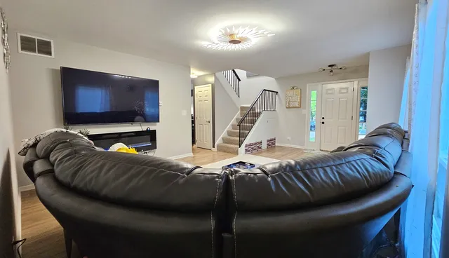 $300,000 | 16 Forest Lane, Cary, IL 60013