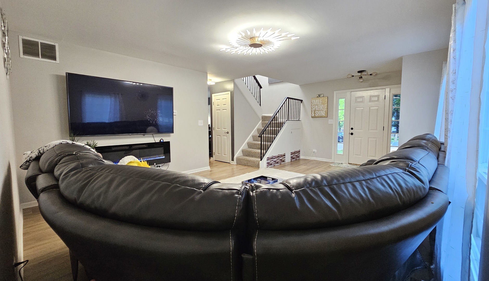 16 Forest Lane Cary, IL 60013 - Photo 9 of 50 a living room with furniture