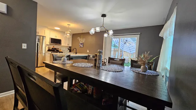 $300,000 | 16 Forest Lane, Cary, IL 60013