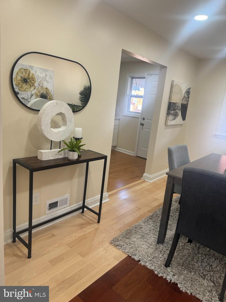 1231 Kevin Road Baltimore, MD 21229 - Photo 6 of 28 Inviting entryway with modern accents.