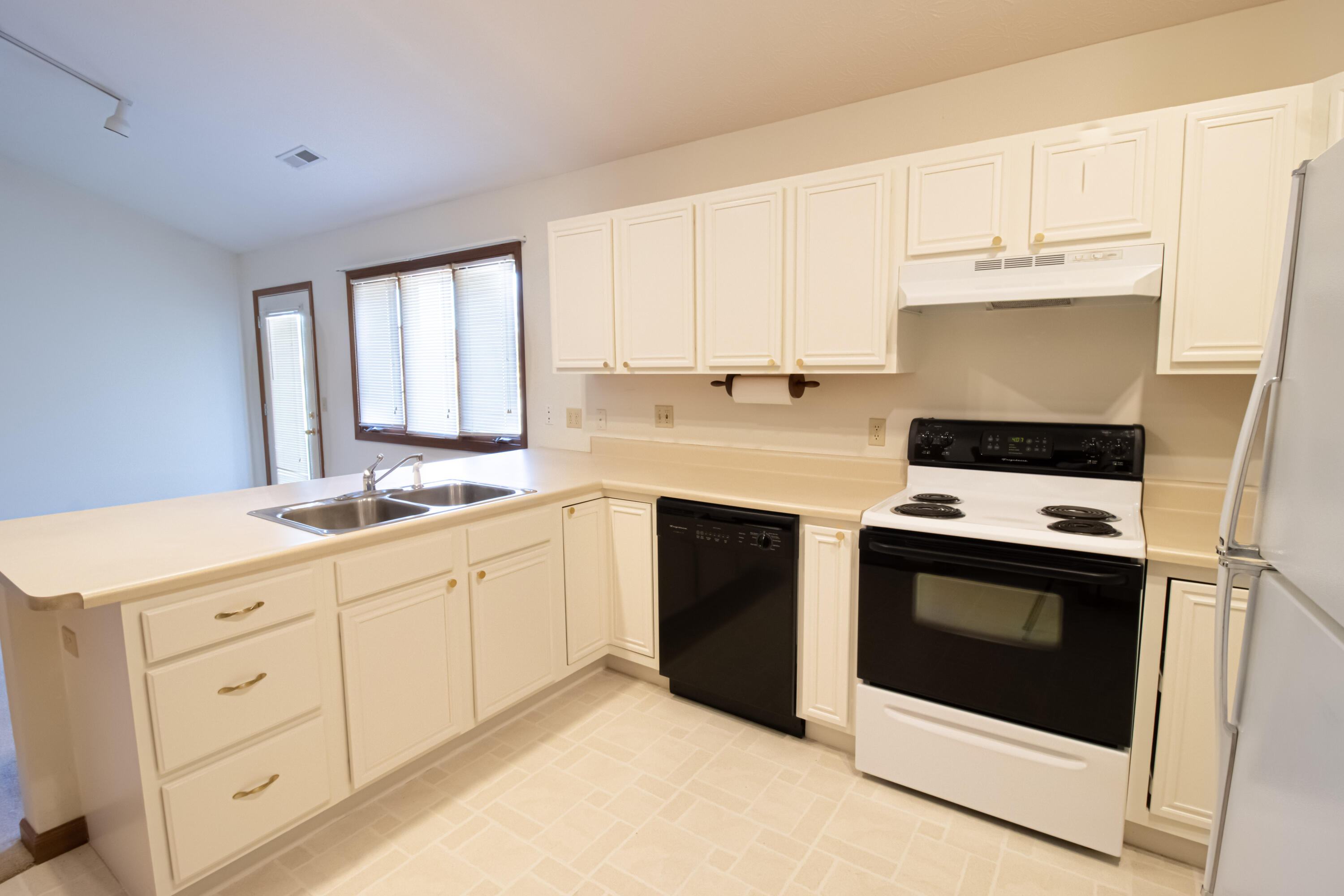 5690 Fox Ridge Drive Springfield, OH 45503 - Photo 12 of 26
