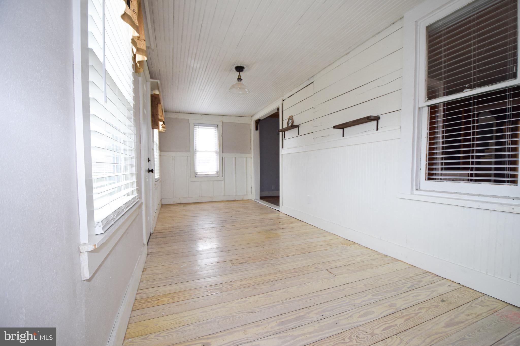 8142 Bletzer Road Baltimore, MD 21222 - Photo 5 of 39 Sitting Area