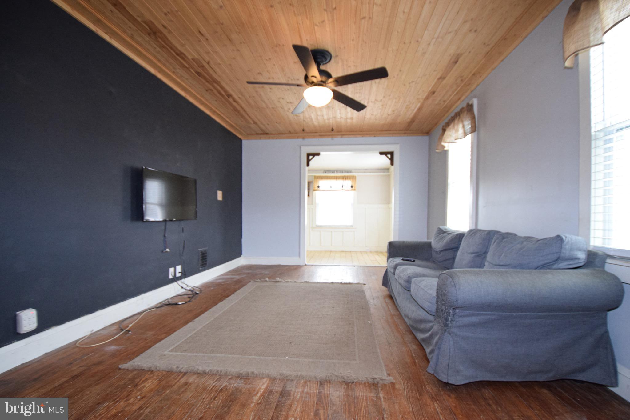 8142 Bletzer Road Baltimore, MD 21222 - Photo 7 of 39 Living Room