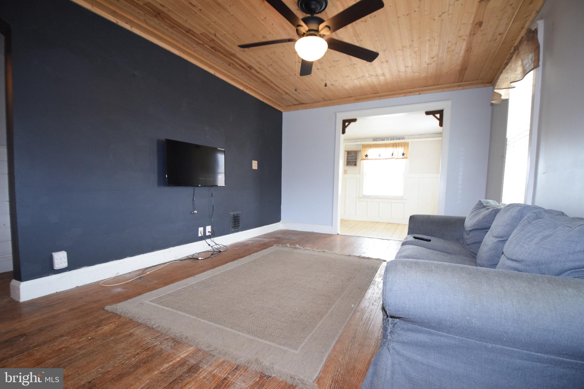 8142 Bletzer Road Baltimore, MD 21222 - Photo 8 of 39 Living Room