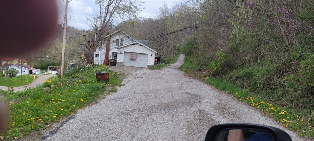 65120 Saunders Hill Road Bellaire, OH 43906 - Photo 4 of 32