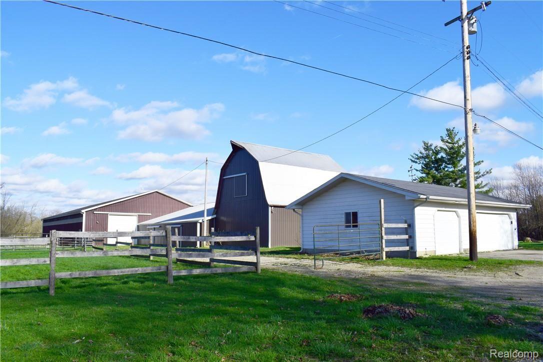 4305 South Genesee Road Grand Blanc, MI 48439 - Photo 4 of 26 Garage, Barn and Arena