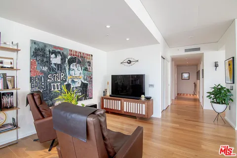 $1,800,000 | 1155 South Grand Avenue, Unit 1511, Los Angeles, CA 90015