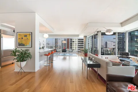 $1,800,000 | 1155 South Grand Avenue, Unit 1511, Los Angeles, CA 90015