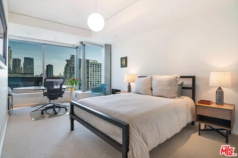 $1,800,000 | 1155 South Grand Avenue, Unit 1511, Los Angeles, CA 90015