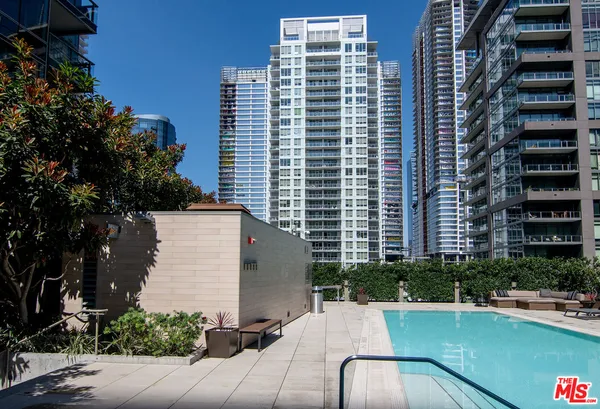 $1,800,000 | 1155 South Grand Avenue, Unit 1511, Los Angeles, CA 90015
