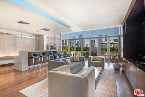 $1,800,000 | 1155 South Grand Avenue, Unit 1511, Los Angeles, CA 90015