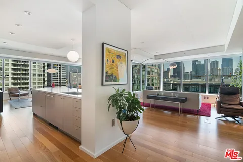 $1,800,000 | 1155 South Grand Avenue, Unit 1511, Los Angeles, CA 90015