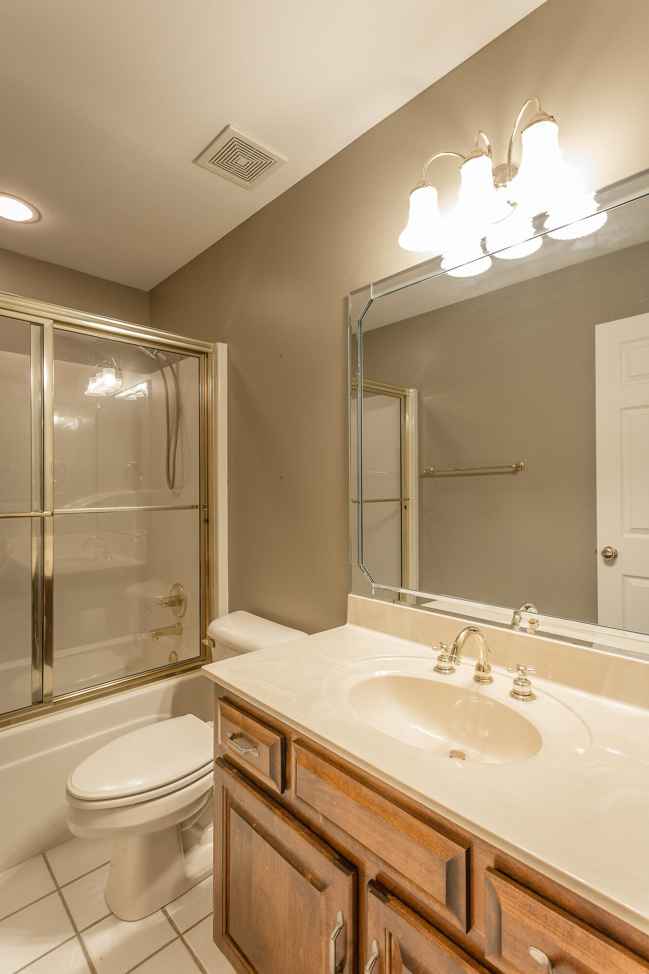 7915 Dancing Fern Trail Chattanooga, TN 37421 - Photo 36 of 48 Full Bathroom