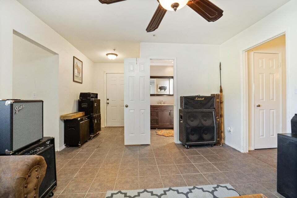 5600 Shannon Valley Road Acton, CA 93510 - Photo 23 of 54 5600 music rm