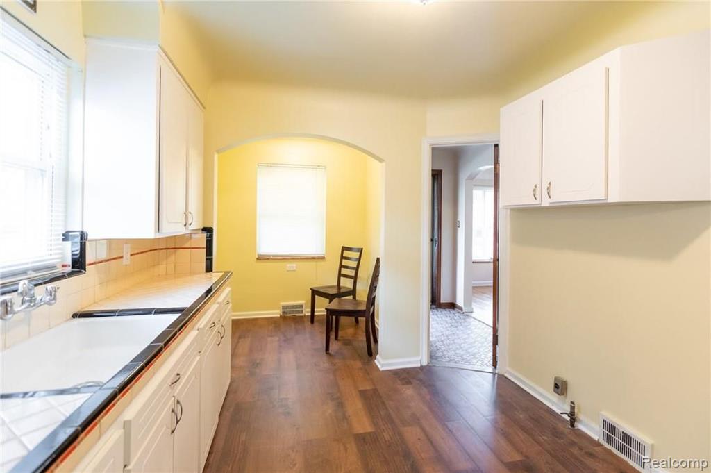 4160 Harvard Road Detroit, MI 48224 - Photo 10 of 34