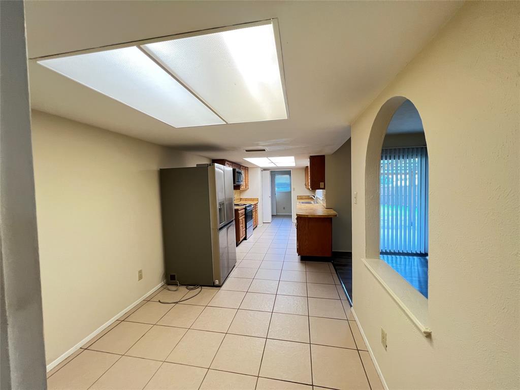 2107 Victoria Road Carrollton, TX 75007 - Photo 5 of 39