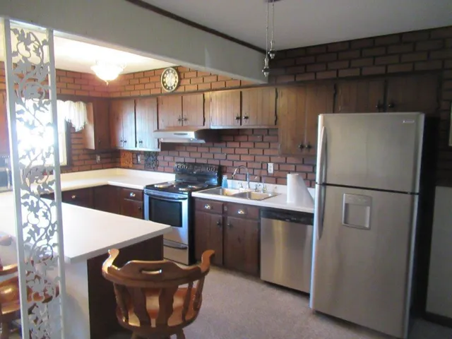 $194,900 | 204 West 3rd Street, Hills, MN 56138