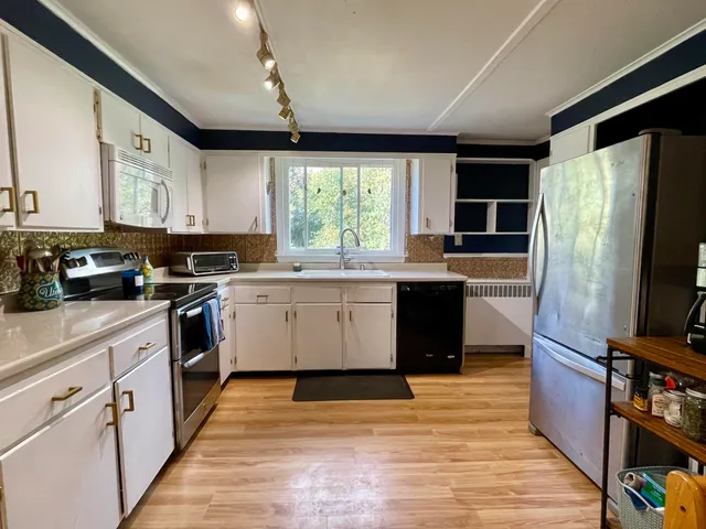 $394,500 | 528 North Parish Road, Turner, ME 04282