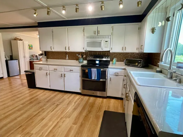 $394,500 | 528 North Parish Road, Turner, ME 04282