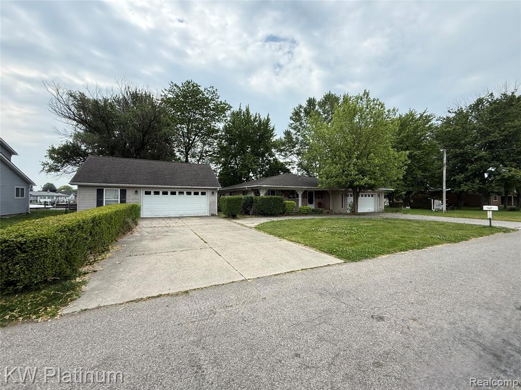 7275 Bluebill Road Algonac, MI 48001 - Photo 2 of 32