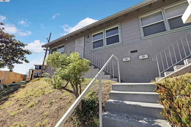 a house view with a backyard space