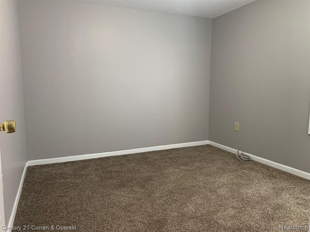 7038 Middlepointe Street Dearborn, MI 48126 - Photo 15 of 25