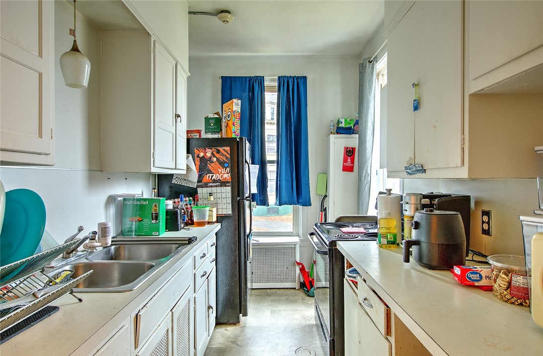 98 Summit Street Pawtucket, RI 02860 - Photo 11 of 20