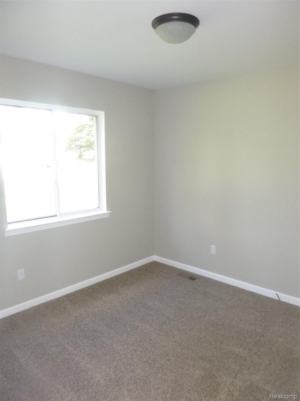 1814 Henbert Road West Bloomfield, MI 48324 - Photo 14 of 24 P1260102_52629.JPG