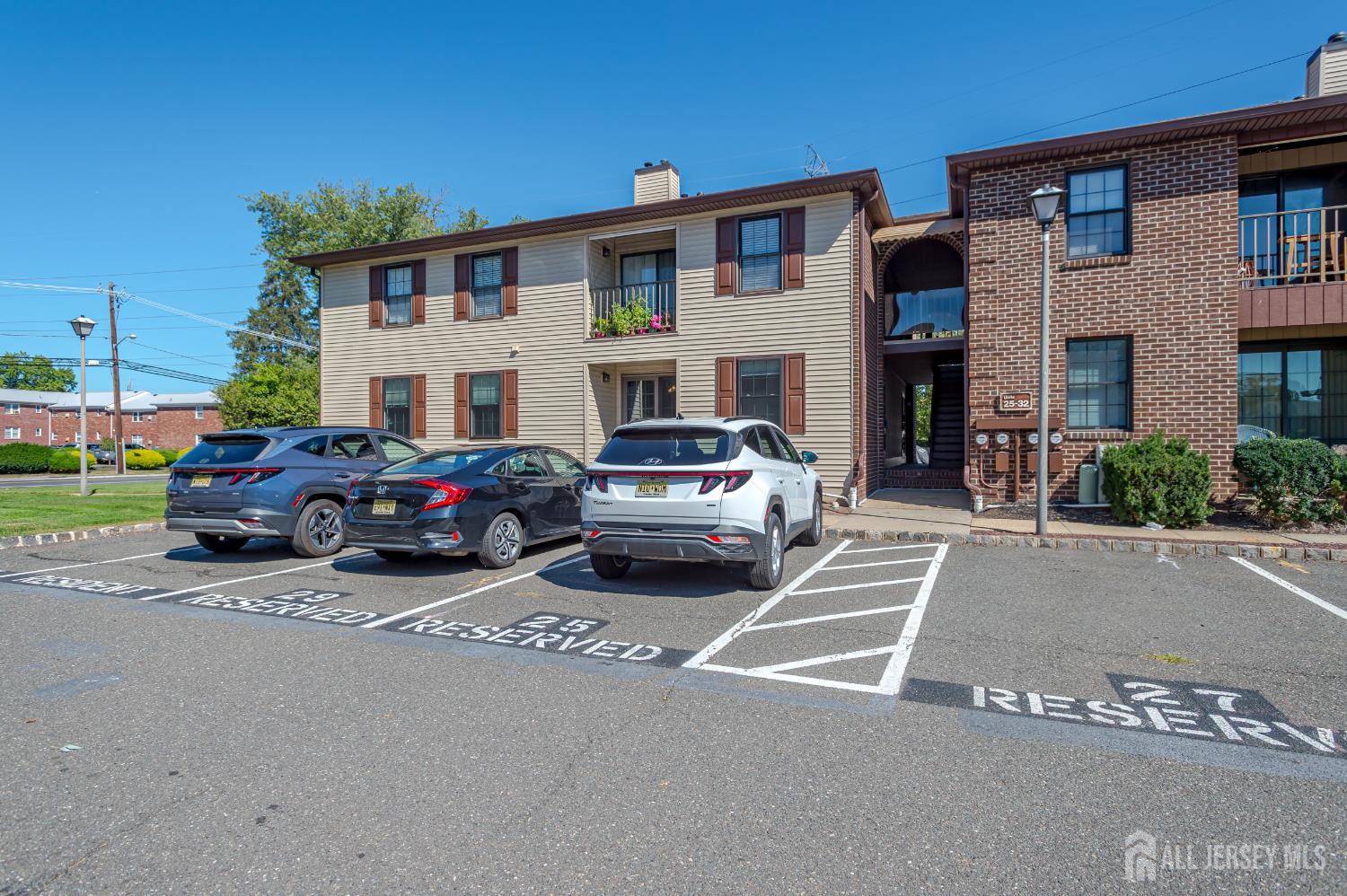 25 Foxhall, Unit 25 Middlesex, NJ 08846 - Photo 1 of 28