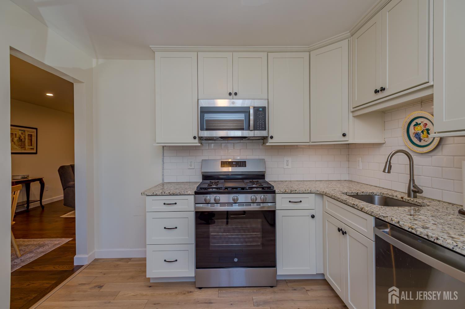 25 Foxhall, Unit 25 Middlesex, NJ 08846 - Photo 12 of 28